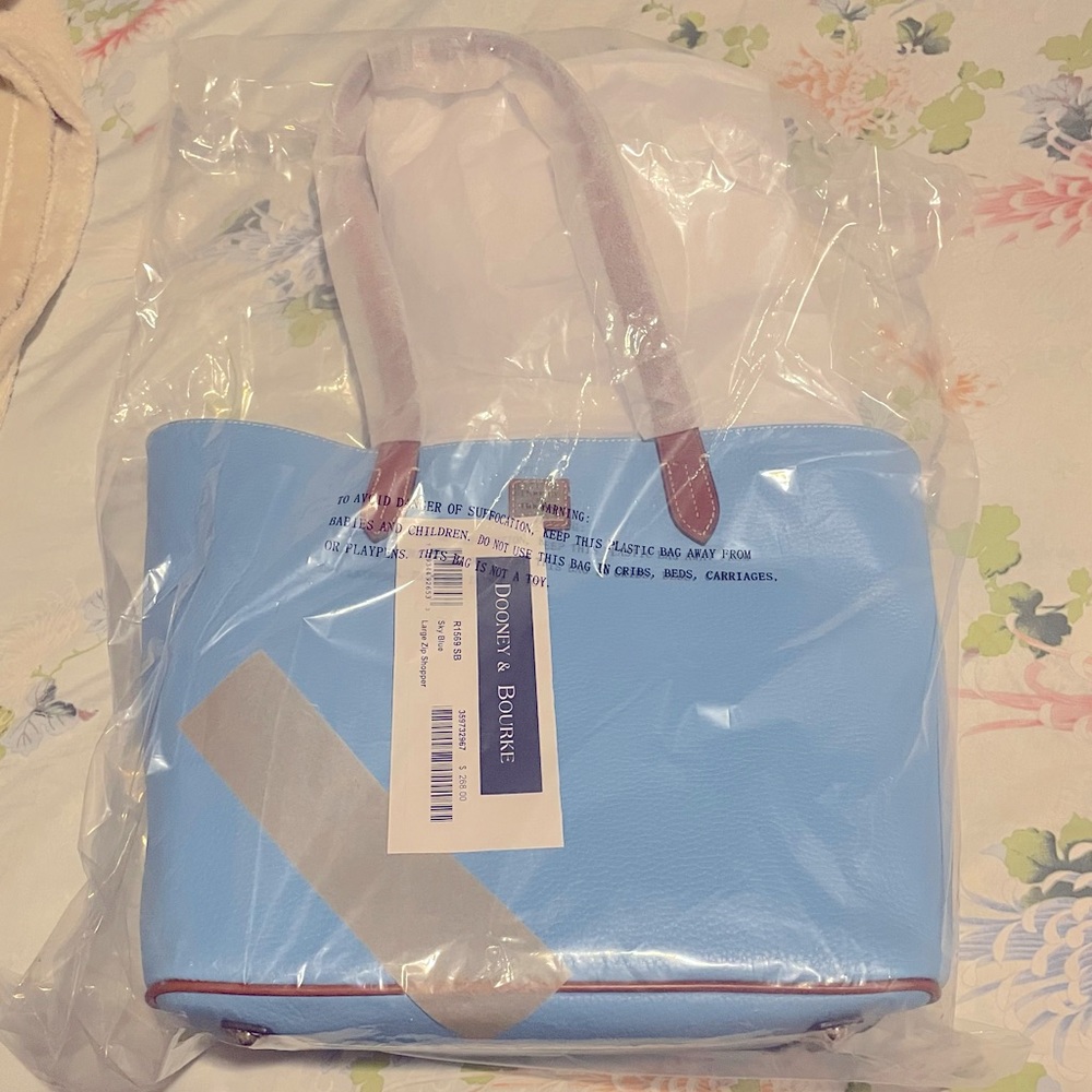 Dooney & Burke Large Shooper & framed coin purse - Picture 3 of 12